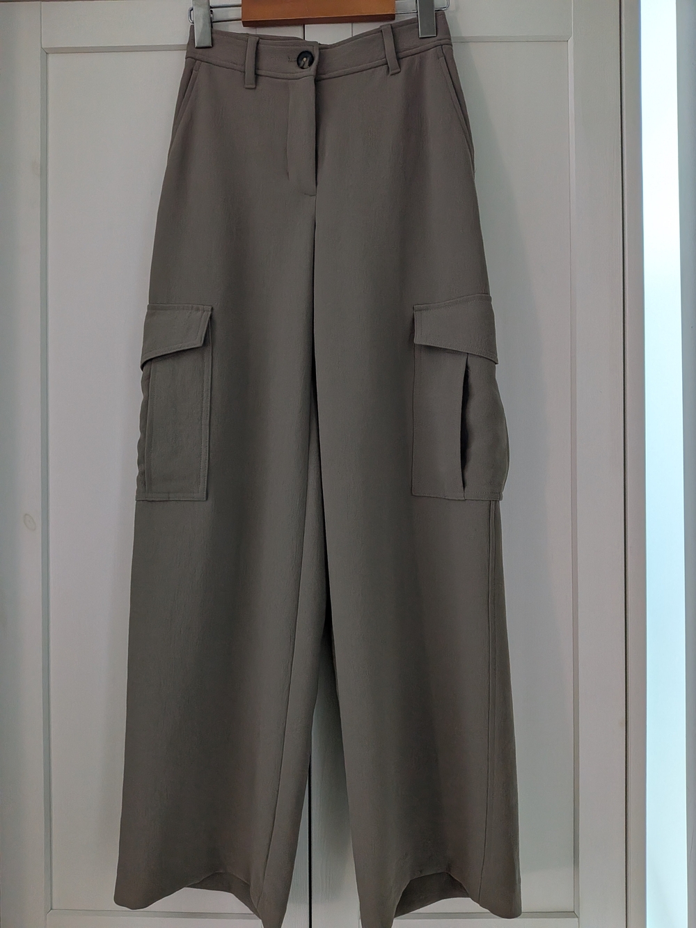 Aritzia Wilfred Bridger Cargo Pant Wide Leg Crepette Taupe Grey High Rise 00